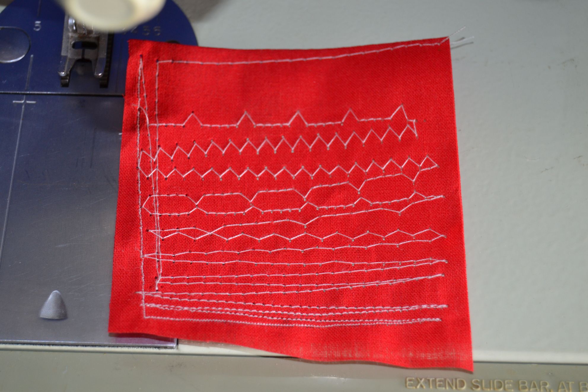 SINGER 252 FASHION MATE ZIGZAG & STRAIGHT STITCH SEWING MACHINE